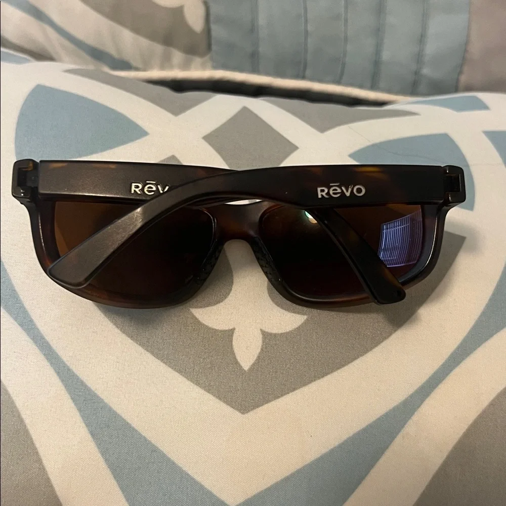 Revo “frames” - Picture 8 of 9